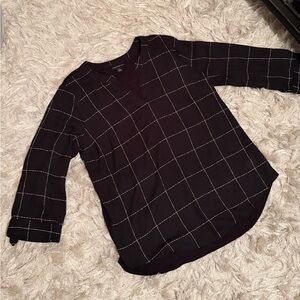 BOGO 🛍️ Black and White Grid Pattern Blouse